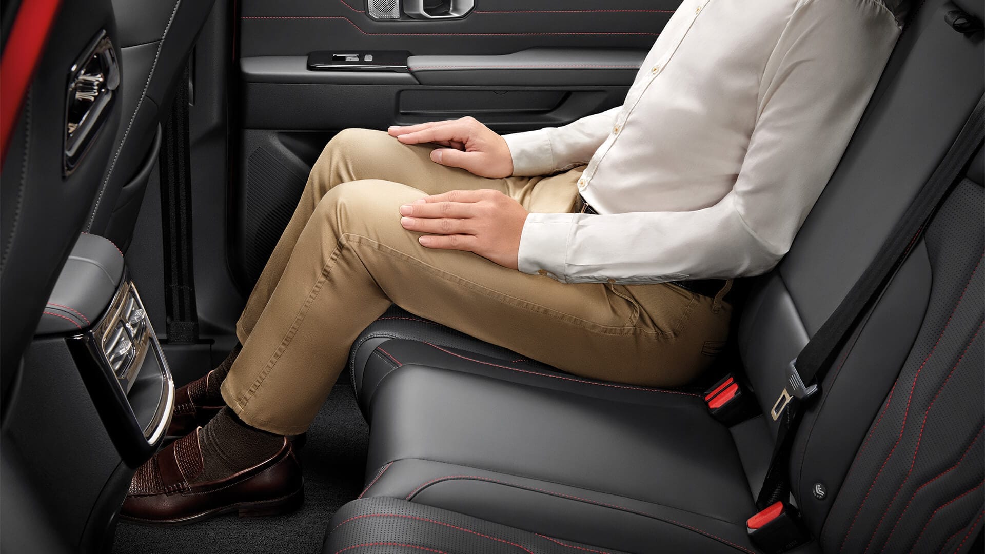 dashing-spacious-rear-seats.jpg